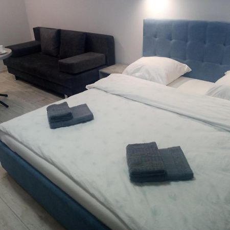 Apartament Yescity! Uzhhorod Bagian luar foto