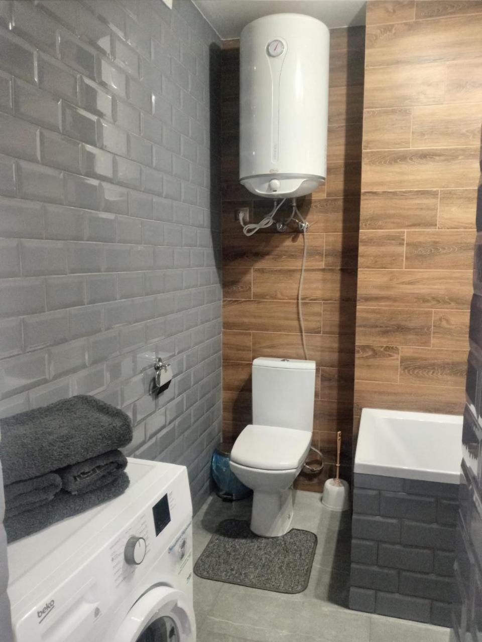Apartament Yescity! Uzhhorod Bagian luar foto